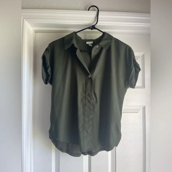 Universal Thread button up - Picture 1 of 3